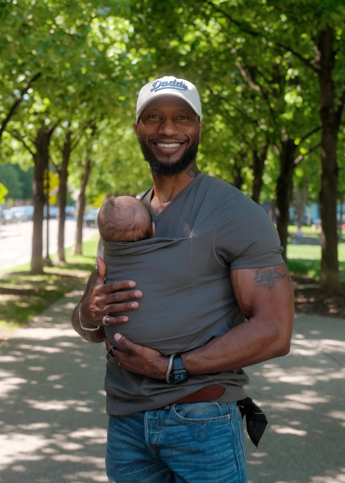 PapaCâlin™ – Gardez votre bébé contre vous tout en retrouvant vos mains libres